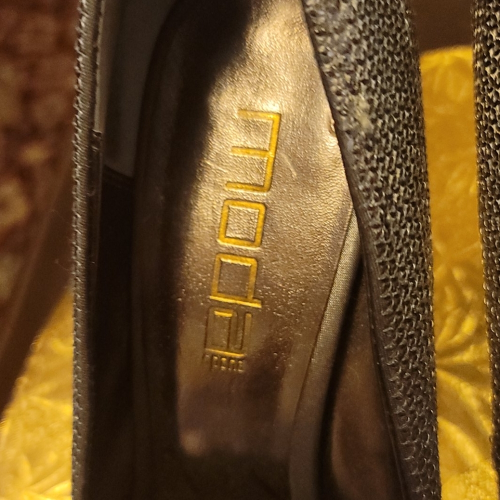 Shoes - Picture 3 of 7